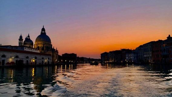 Venice: Đi thuyền Gondola chung lúc hoàng hôn