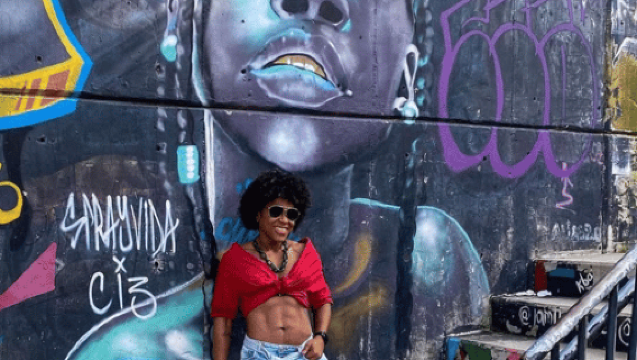 Medellín: Comuna 13 Tour with Snacks and a Local Guide