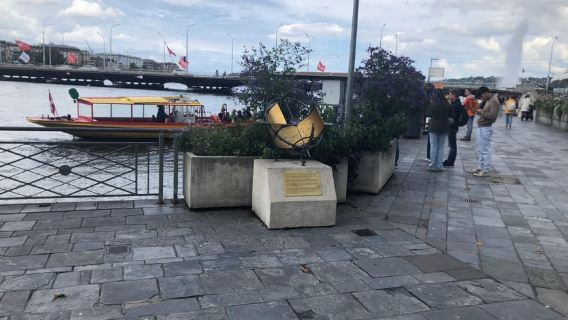 Recorrido en bicicleta eléctrica por el casco antiguo de Ginebra con entrada gratuita al museo