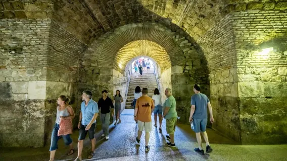 Spalato: tour dedicato al Trono di Spade con la cantina del Palazzo di Diocleziano