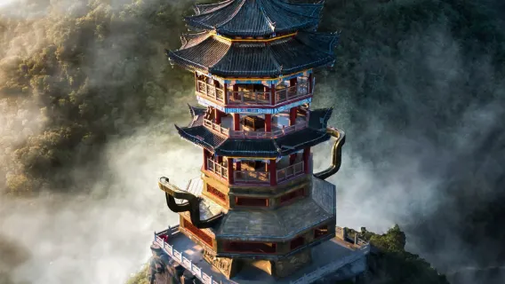 Guizhou: Chinese/English/French/Korean/Other Language Professional Guides + Interpreters + Local Guides + Attractions & Activities + City Walk + Business & Exhibition Interpretation