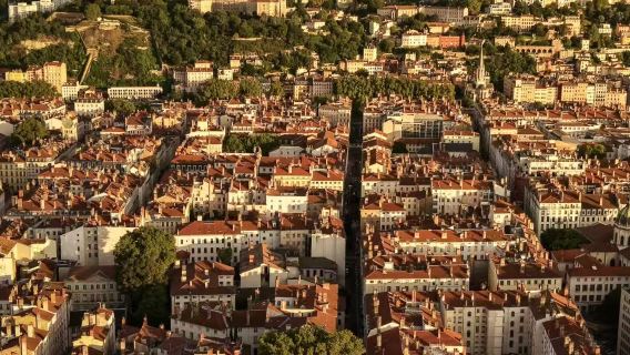 法國里昂富維耶聖母院+古羅馬劇院+里昂老城+白萊果廣場一日遊