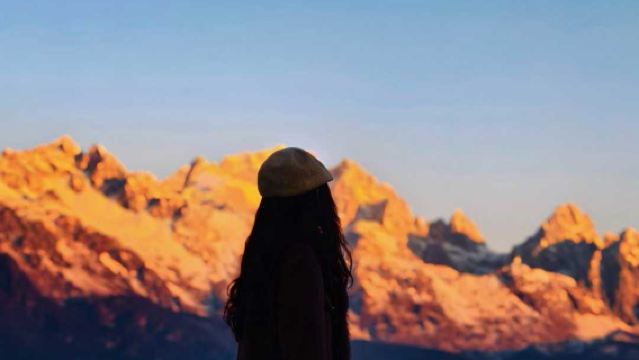 玉龍雪山日照金山+古鎮下午茶+非遺手工體驗【皮雕/唐卡繪畫】