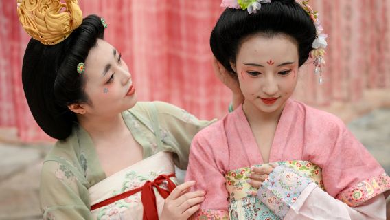 Emperor Qinshihuang's Mausoleum Site Museum (Terracotta Army) + Huaqing Palace + Mount Li + Chinese/English Guide Day Tour