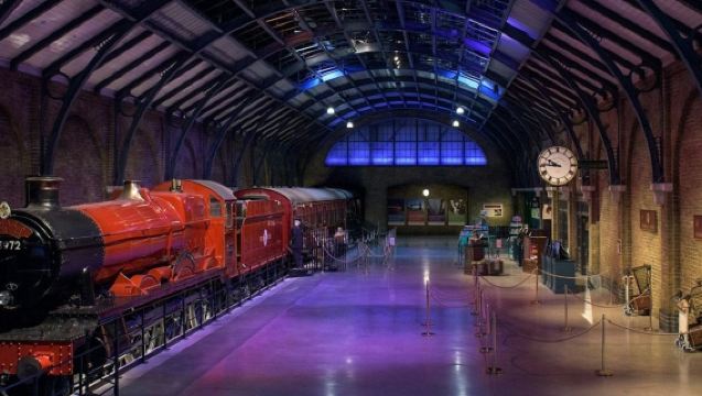 สตูดิโอแฮร์รี่ พอตเตอร์ วอร์เนอร์ บราเธอร์ส ลอนดอน: บัตรเข้าชม + การเดินทางต้นทางจากแพดดิงตัน