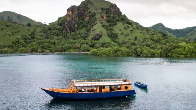 Perjalanan Sunset di Pulau Komodo