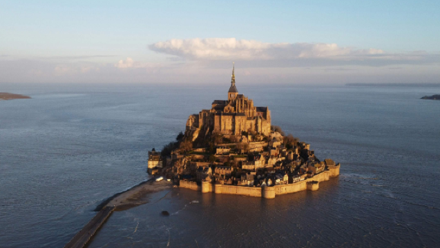 1-day tour to Mont Saint-Michel (including transportation) [Group Tours, English-speaking guide]