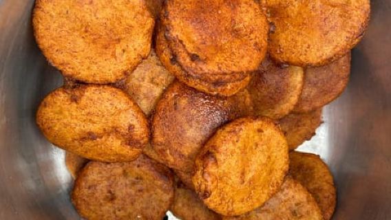 Kampala: Ugandan Pancakes & Snack Cooking Class with Family