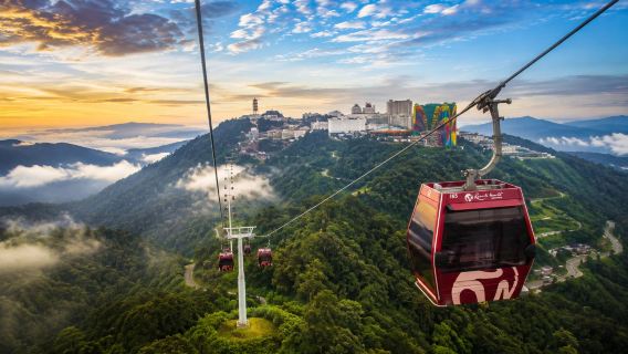 From Kuala Lumpur: Genting Highlands & Royal Selangor Tour