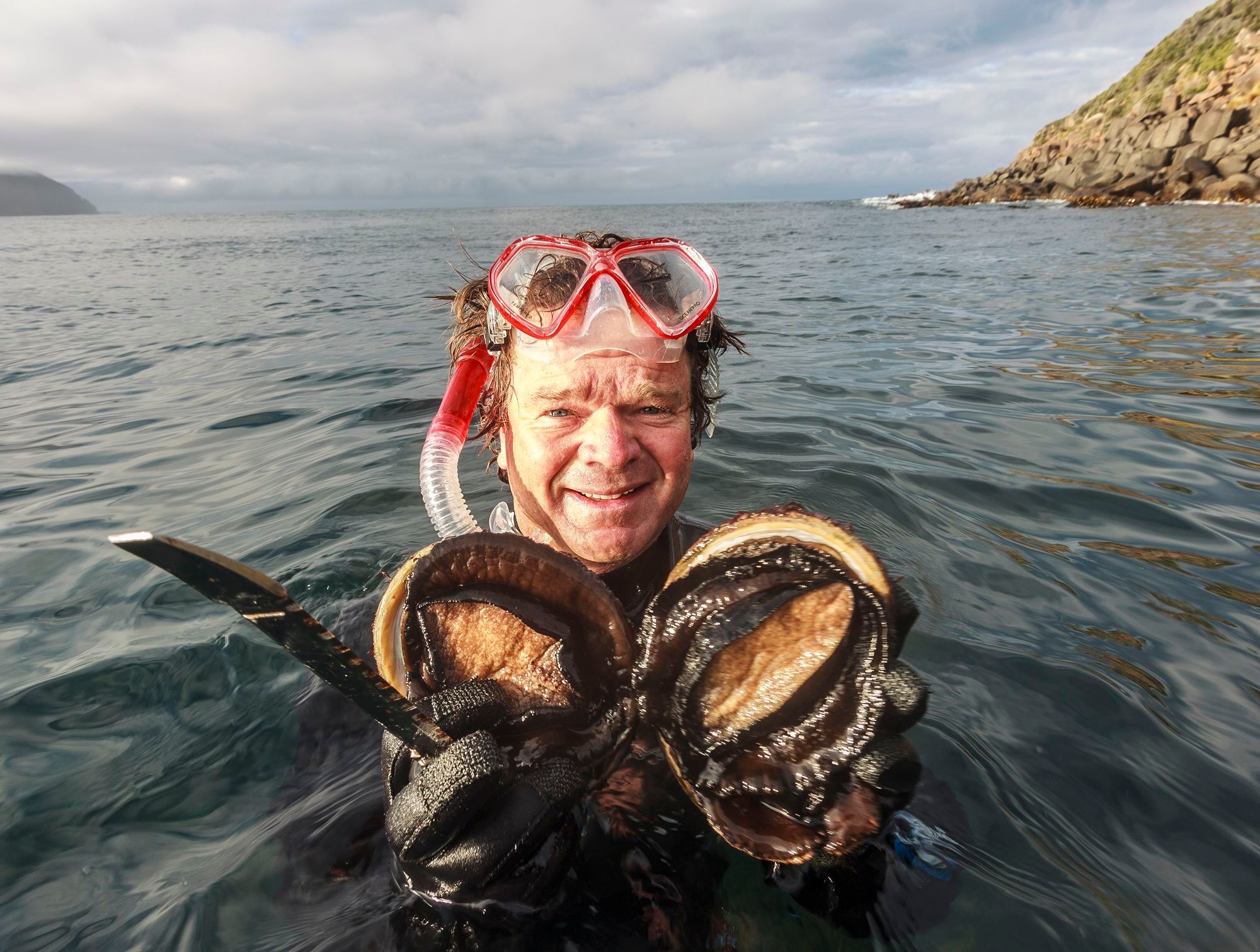 Hobart seafood cruise in Tasmania (enjoy southern rock lobster, abalone, salmon, and more)