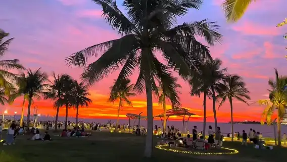 ทัวร์วันเดียว/ทัวร์หลายวัน ห้องสมุด Haikou Yundong + หาด Xixiu + สวน Century Bridge ( มีบริการภาษาอังกฤษ)