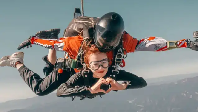 陝西西安藍田機場跳傘西安跳傘4200公尺跳傘中國國內高空跳傘【4200公尺自由落體+專業高清影片拍攝+影片剪輯】