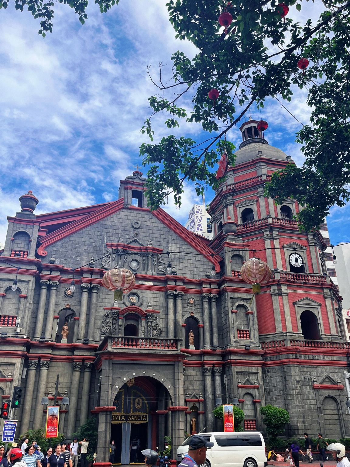 Manila City Tour: Intramuros, Manila Bay, Cathedrals, and Castles