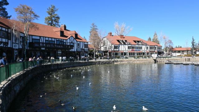 美國洛杉磯來回箭頭湖+大熊湖小鎮-一日遊…包車【精選老司機】