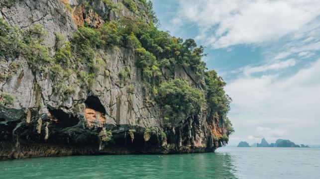 布吉：占士邦 - 納卡島 - 動力雙體船獨木舟日遊
