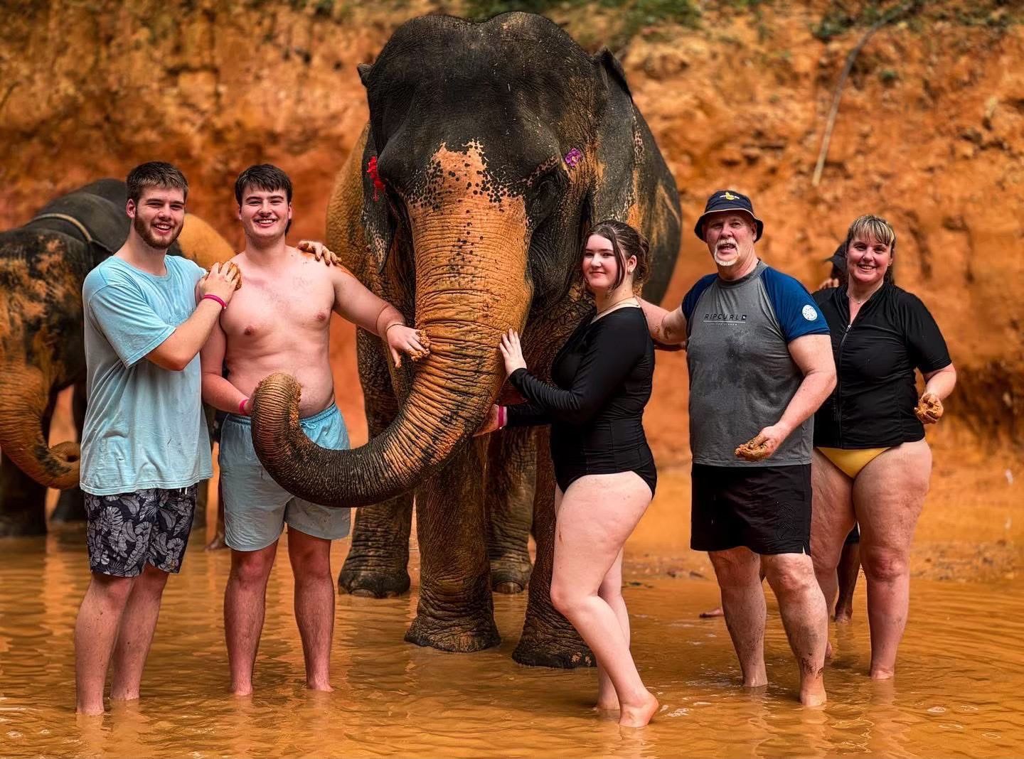 Tour di un giorno al campo degli elefanti Thai Mung a Phuket [Centro di cura degli elefanti di Phuket]