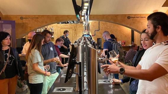 Praga: Experiencia de cata de cerveza checa autoservicio
