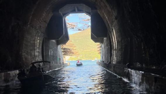 Azure Paradise: Boottocht naar de Blauwe Grot en de Baai van Kotor