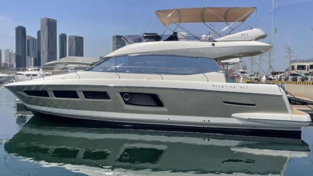 Dalian Yacht: 50-ft Luxury Yacht Charter at Dalian Donggang + Fruits & Drinks + Yacht Self-Driving Experience + Seagull Feeding