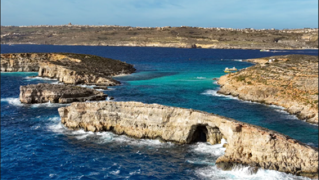 馬耳他科米諾藍湖,沉浸蒂芙尼藍的夢幻一日包車遊+中文服務