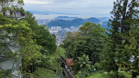 Penangin Kukkulan hissi + Kek Lok Si -temppeli + Peranakan-museo + Katutaideteosten katu + Sukun sillat - päiväretki