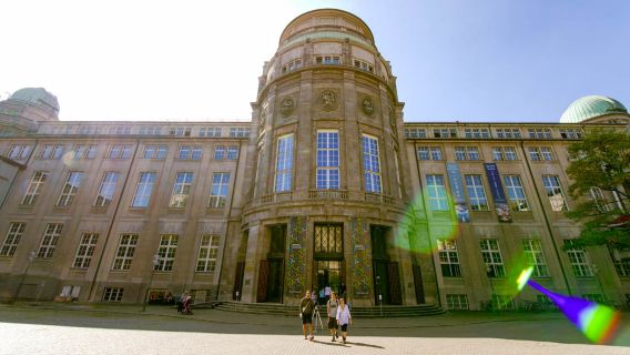 Munich Deutsches Museum + Munich Residence + Nymphenburg Palace + Frauenkirche 1-day tour