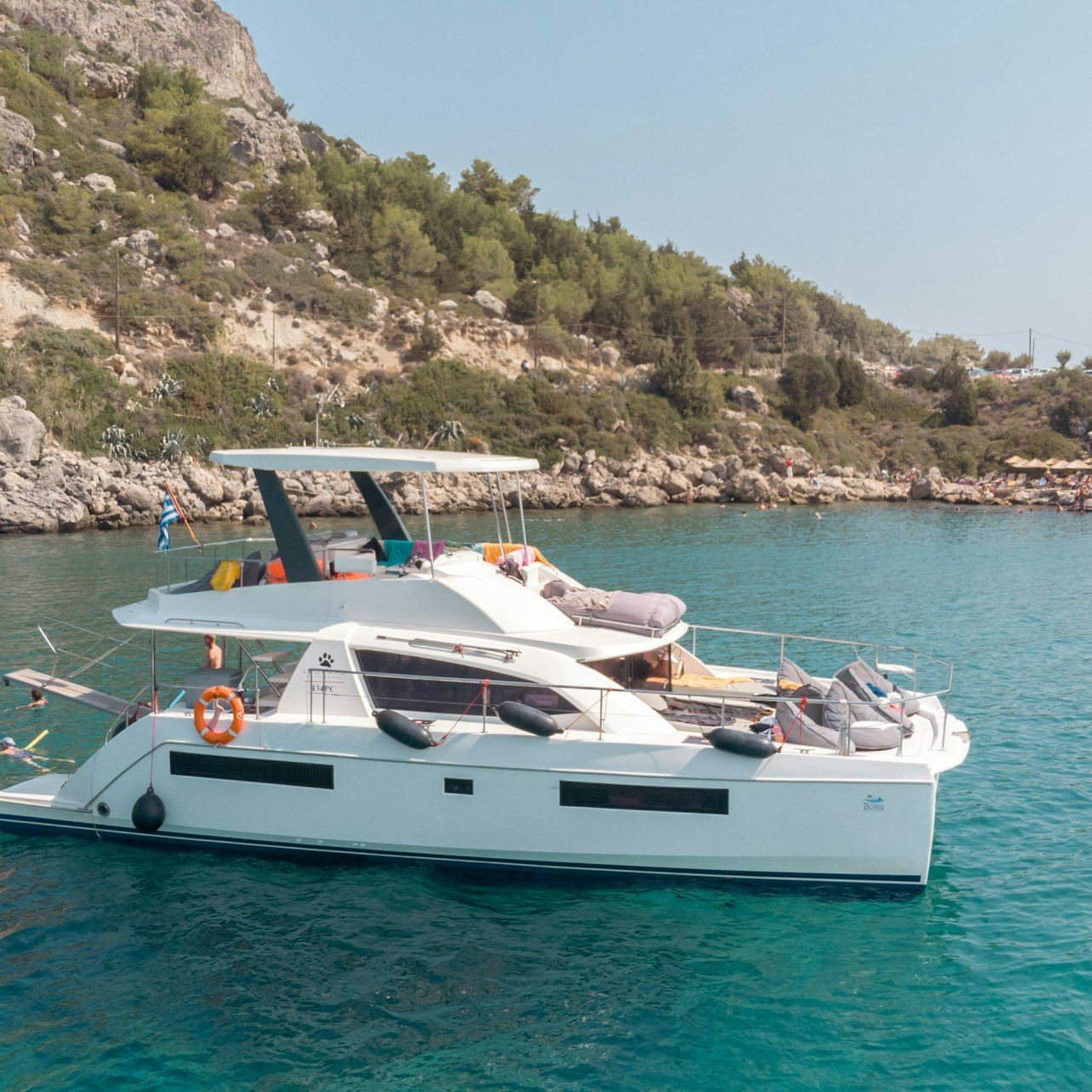 Rodi: crociera giornaliera in catamarano a motore con pranzo