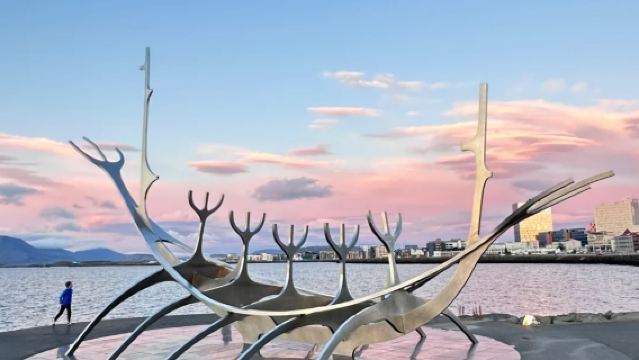 冰島藍湖+克萊瓦湖+雷克雅維克美術館+太陽航海者中文包車