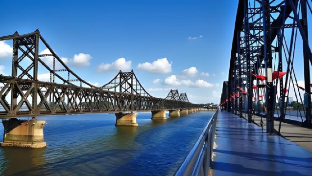 斷橋+遊船+國門+抗美援朝紀念館+鐵路博物館【暢遊丹東】
