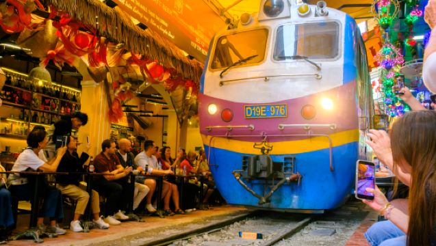 Full-Day Hanoi Shore Excursion: Hanoi City Tour & Train Street from Halong Port