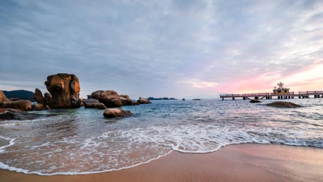 Lawatan Sehari ke Pentas Pemandangan Teluk Bulan Huizhou + Taman Penyu + Taman Batu Molizi | Sewaan Peribadi dengan Pengangkutan Pintu ke Pintu