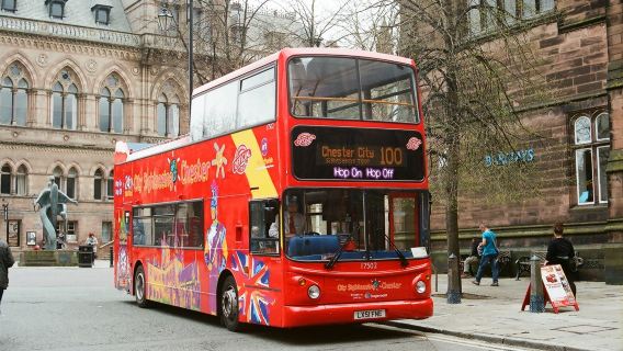 Bus Pariwisata Hop-On Hop-Off Chester City Sightseeing di Inggris