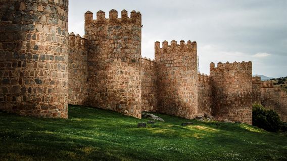 Dari Madrid: Lawatan Sehari ke Segovia + Bandar Lama Ávila