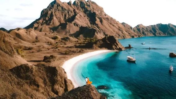 Komodo island hopping in Indonesia (hidden islands + Pink Beach + optional 6/8 attractions)