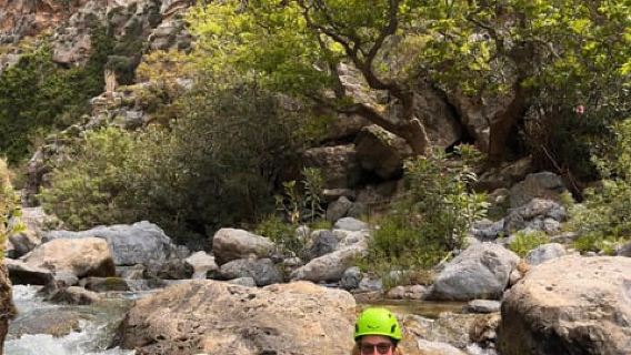 Φαράγγι Κουρταλιώτη: Οδηγούμενη Περιπετειώδης Πεζοπορία στο Ποτάμι με Γεύμα