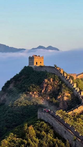 Jinshanling Great Wall round-trip bus with admission ticket, Chinese and English guide, optional door-to-door pickup for private tours