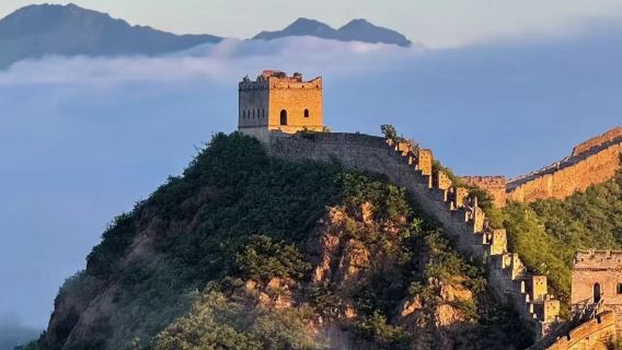 Jinshanling Great Wall round-trip bus with admission ticket, Chinese and English guide, optional door-to-door pickup for private tours