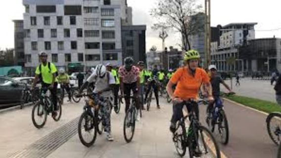 Addis Ababa: Guided Bicycle Tour with Coffee Break