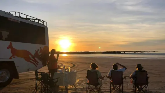布魯姆：下午小鎮遊連海灘日落