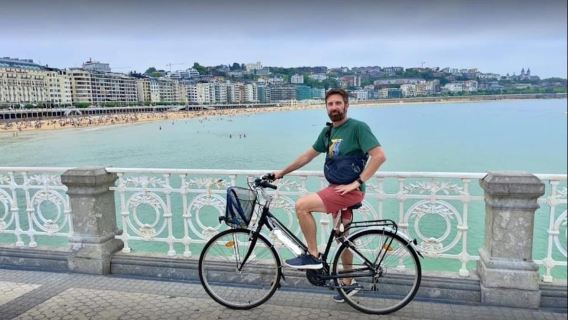 San Sebastian: Bike tour with FREE snack & drink!