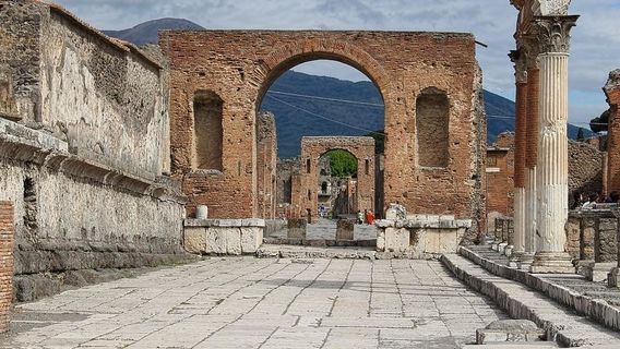 PompeiTours