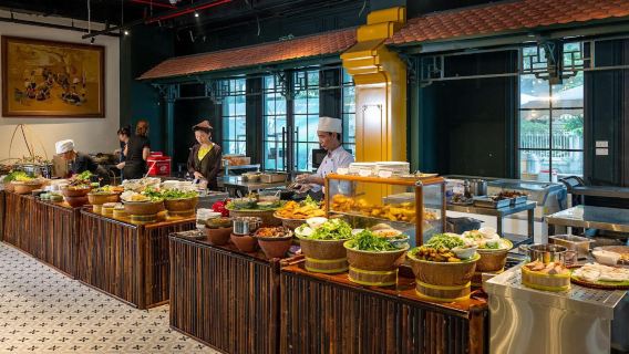 Posiłek w ekskluzywnej restauracji z bufetem w Hanoi