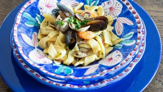 Sorrento: Small Group Pasta and Tiramisu Class