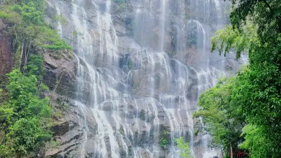 廣州千瀧溝大瀑布+溪頭旅遊村+生態設計小鎮一日遊