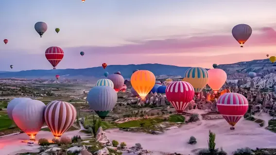 Turkey Cappadocia hot air balloon ride Experience one-day tour[Hundreds of hot air balloon ride take off at the same time]