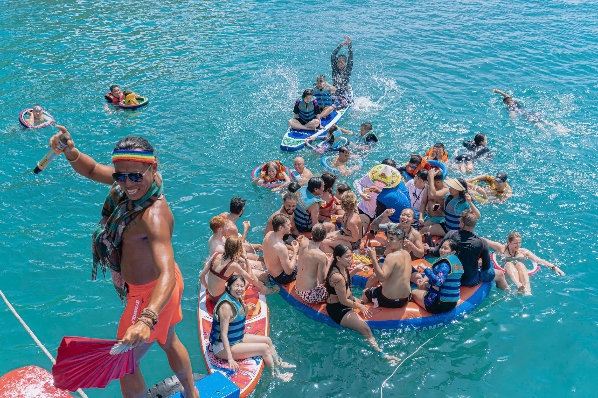 Nha Trang: Floating Bar Party Island Hopping Tour