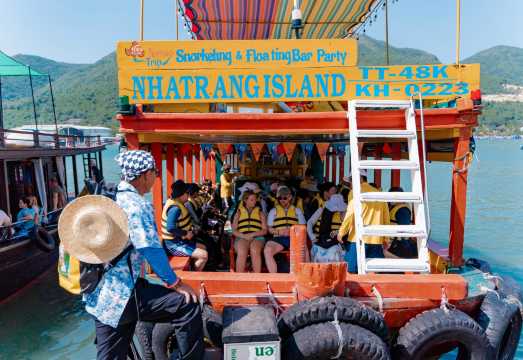 Nha Trang Island Hopping Tour: Snorkeling Floating Party