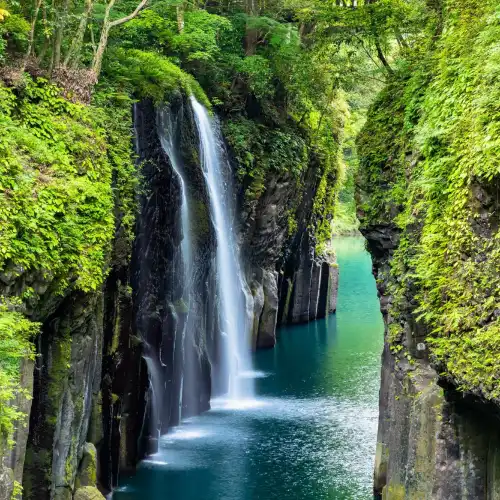 宮崎高千穂峡＋阿蘇火山草千里の秘境ワンデーツアー、天空の小鉄道体験