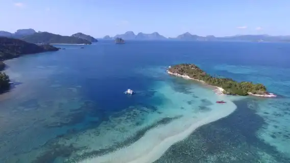 El Nido one-day tour Route B: Explore Snake Island and Cave Wonders