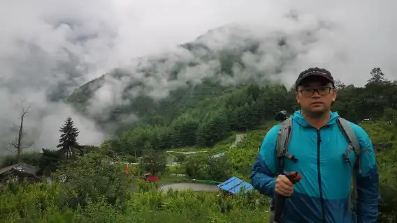 Hiking and tasting tea in Qingcheng Mountain - chengdu -Eatwith